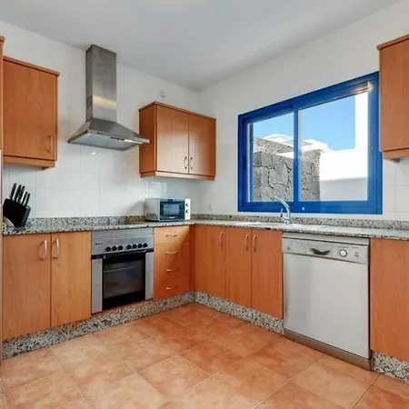 Optimist Rubicon Piscina Climatizable, Frente Al Mar וילה