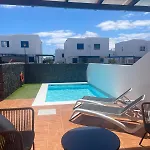Optimist Rubicon Piscina Climatizable, Frente Al Mar فيلة