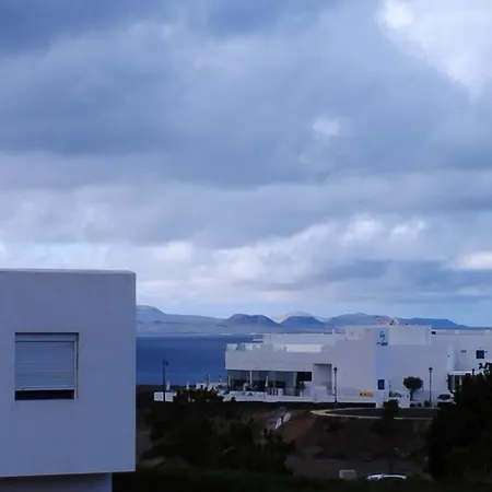 Optimist Rubicón Piscina Climatizable, Frente Al Mar Playa Blanca (Lanzarote)